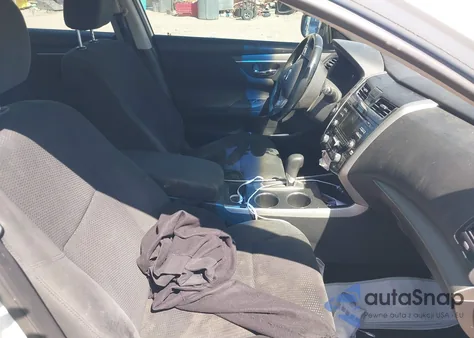 2015 Nissan Altima 2.5 Sv z USA, uszkodzony, nr VIN 1N4AL3AP2FC105693